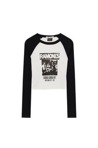 Hosszú ujjú Ramones póló kínálat, 3295 Ft a Pull & Bear -ben